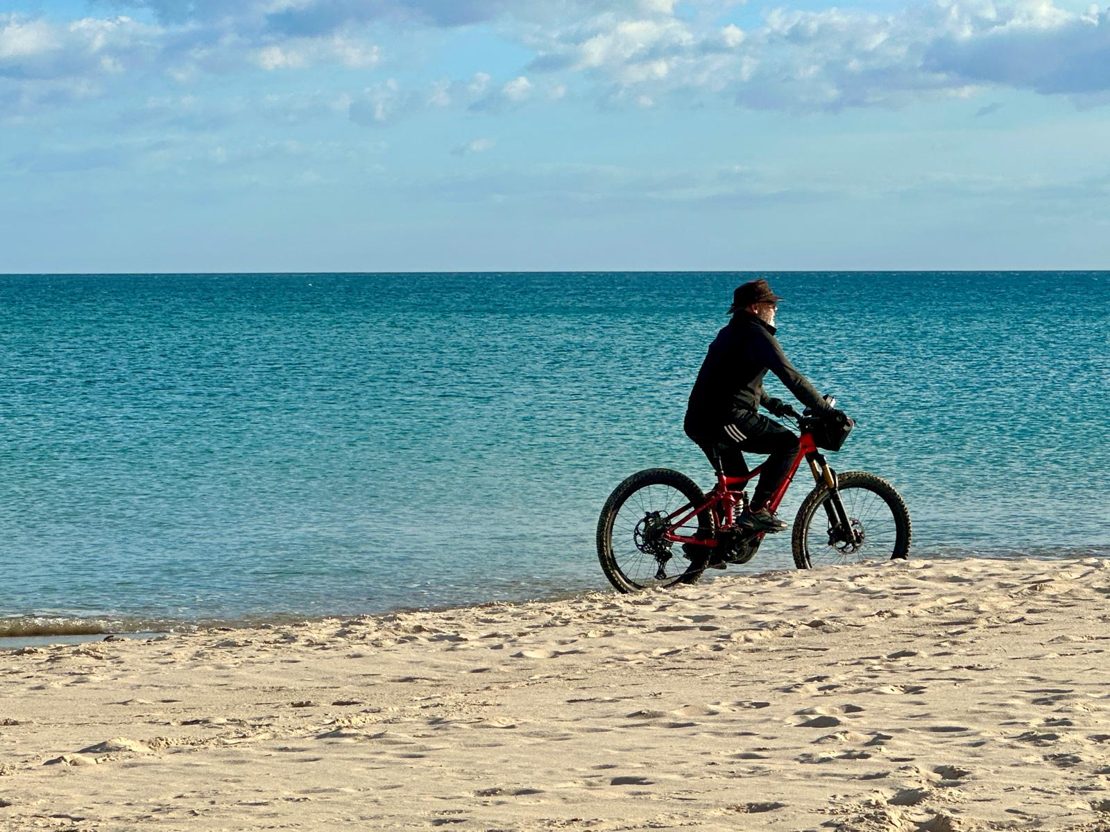momente-meerschreibzeit2025-fahrrad-am-strand