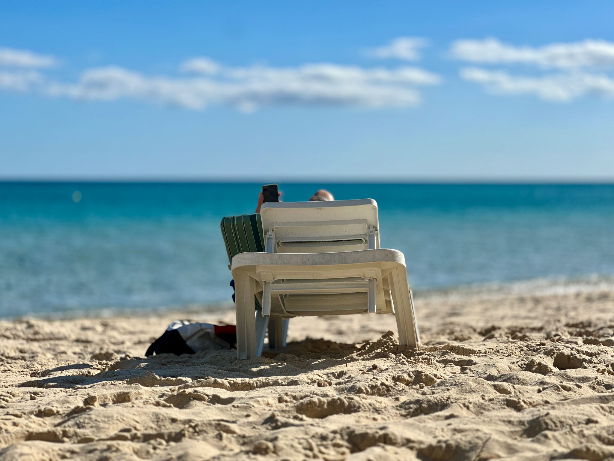 momente-meerschreibzeit2025-liege-am-strand