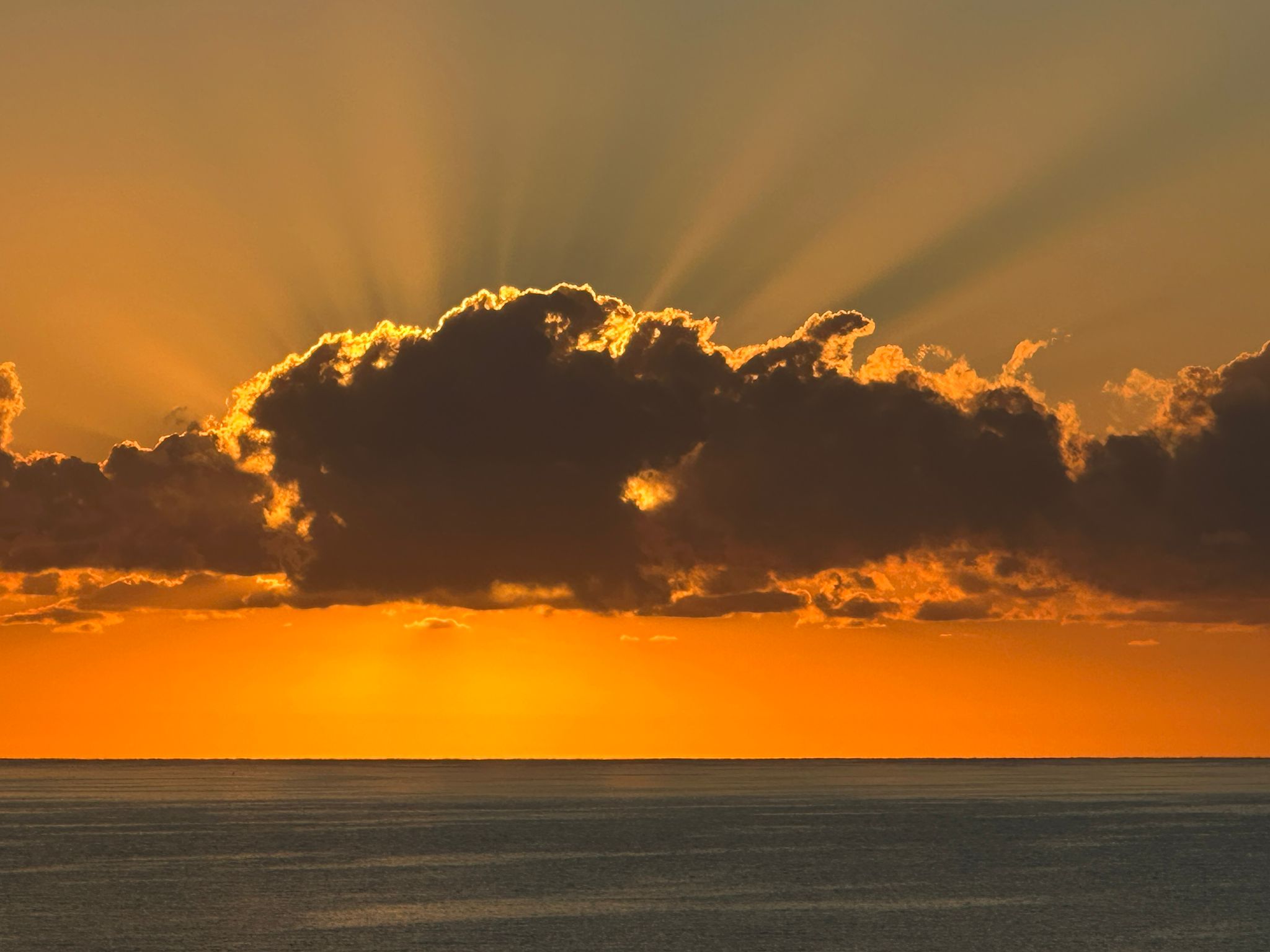 momente-meerschreibzeit2025-orangene-wolken